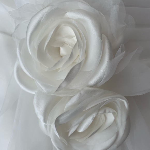 White wedding dress never worn or altered! - Picture 8 of 8